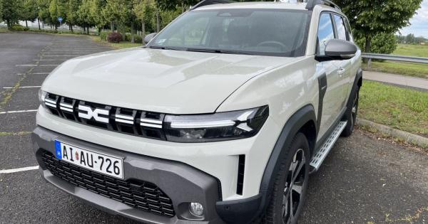 Ez már nem az a régi román népautó, amit megszoktunk, de 2025-re könnyen az ár-érték arány bajnokává válhat: itt a hibrid Dacia Duster tesztje!