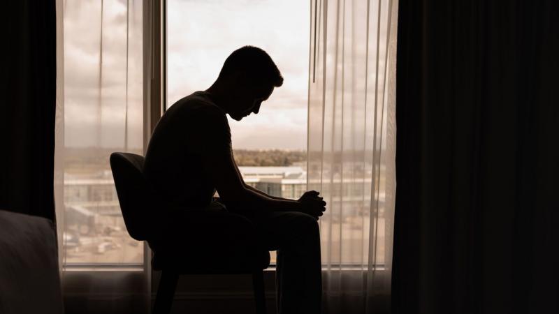 A depresszió fizikai megnyilvánulásai: ezek a figyelmeztető jelek utalnak a lelki nehézségekre.