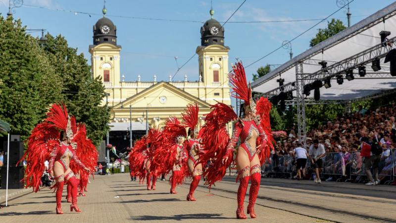 Ha lemaradtál a virágkarnevál legnagyobb kedvencének megtekintéséről, most itt a lehetőség, hogy pótold ezt a felejthetetlen élményt!