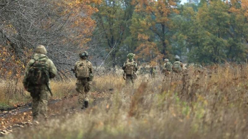 Az ukrán elit különleges egység sikeresen reagált az orosz támadásra, tükrözve a harcászati felkészültségüket és a bátorságukat.