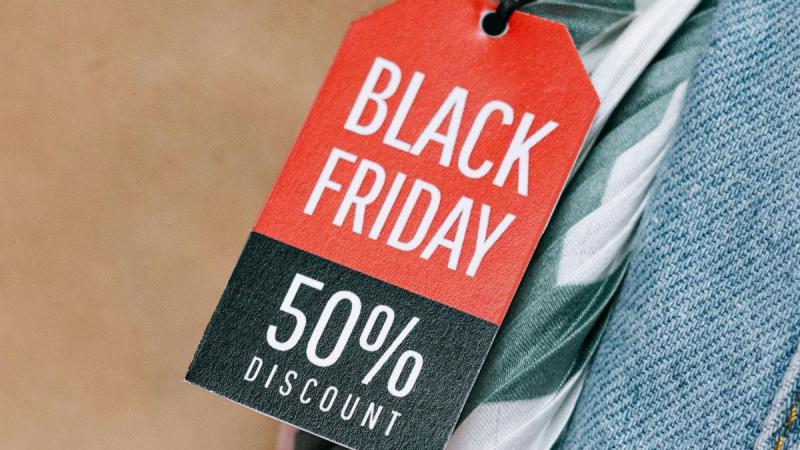 Elképesztő adatok: Eközben a magyar vásárlók mennyi pénzt áldoznak a Black Friday alkalmával - Ripost