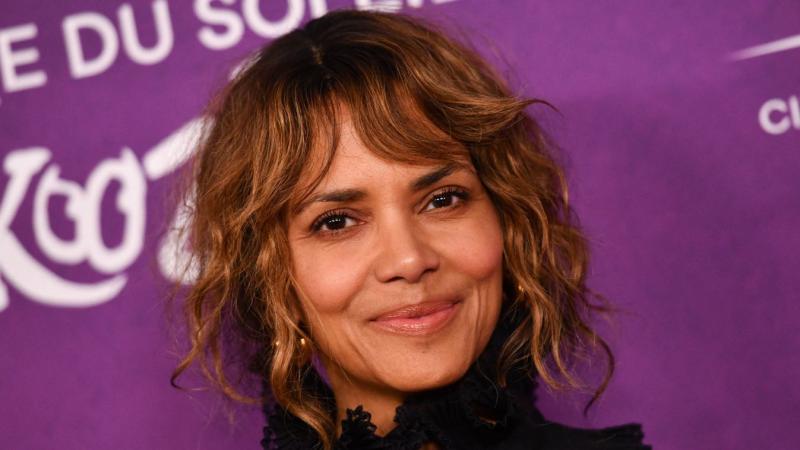 Halle Berry: Összeesküvés fojtogatta az életemet

A népszerű színésznő, Halle Berry, nemrégiben megosztotta a közönséggel, hogy úgy érzi, egy titkos összeesküvés célpontjává vált. Az Oscar-díjas sztár elmondta, hogy az utóbbi időszakban olyan események so