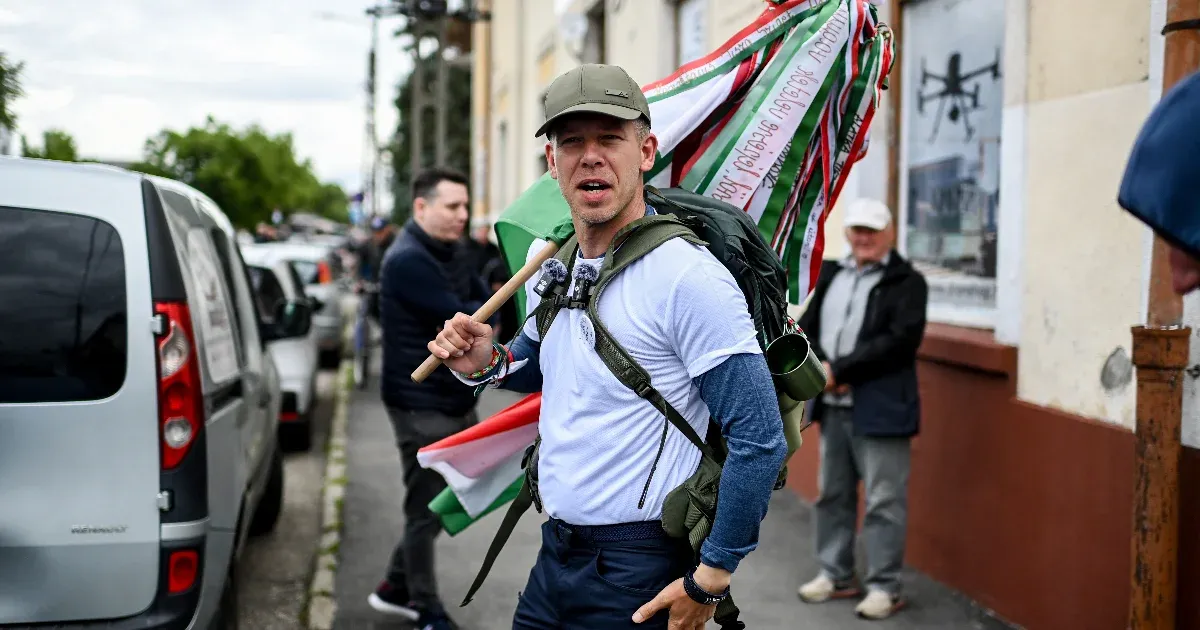 Magyar Péter: Nem várom el, hogy bárki egyik pillanatról a másikra a Fidesz-logót Tisza Pártéra cserélje.