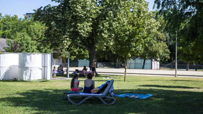Péntekig meghosszabbítják Magyarországon a harmadfokú hőségriadót, így a forróság továbbra is fokozott figyelmet igényel.