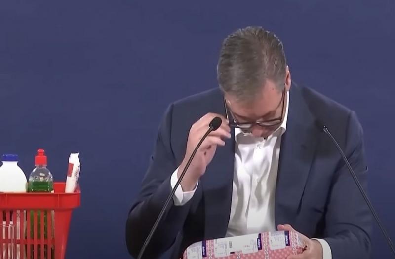 Drašković: Vučić gazdasági lépései nem nyújtanak tartós megoldásokat | Vajdaság MA

Drašković kifejezte véleményét, miszerint Vučić gazdasági intézkedései nem kínálnak tartós megoldásokat a jelenlegi problémákra. Szerinte a politikai döntések rövid távú e