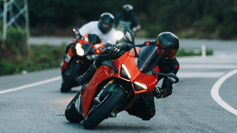 Baleset történt a gyorsasági motoros világbajnokság során! Varga Tibor kórházba került!