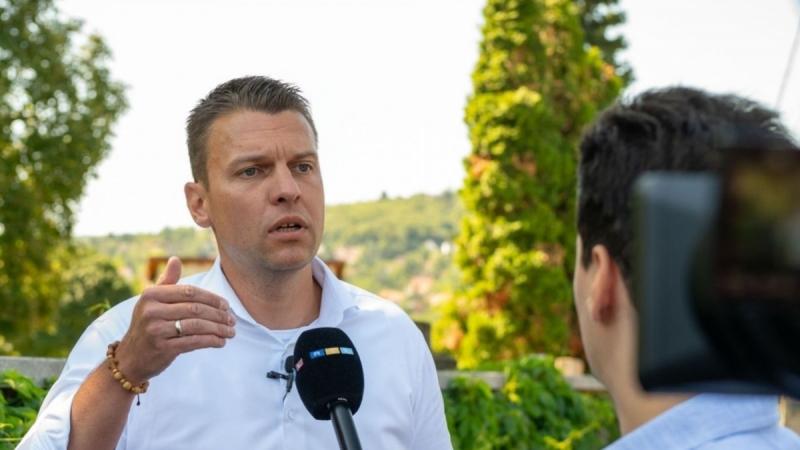 Menczer Tamás: A Harcosok klubja - Az út a győzelemhez, ahol az ellenfelet le kell győzni

A Harcosok klubja egy olyan helyszín, ahol a kitartás és az elszántság találkozik. Az igazi győzelem nem csupán a fizikai erőn múlik, hanem a szellem és a stratégia