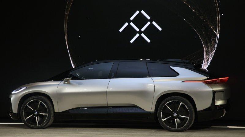 Robbanás rázta meg a Faraday Future központját, amelynek hátterében egy villanyautó állt. A helyszín belsejében keletkezett rendkívüli esemény részleteit még vizsgálják. -- Totalcar