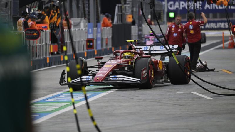 Hamilton büntetést kapott, ami jelentős hatással volt a Szingapúri Nagydíj végső eredményére.