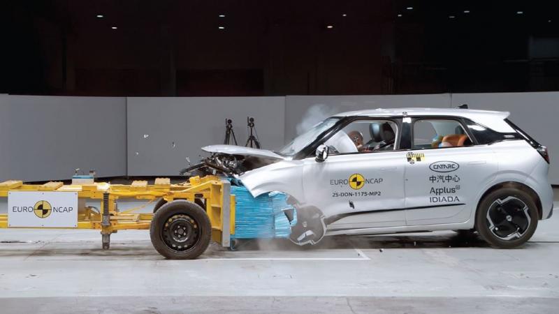 A Dongfeng BOX a Euro NCAP töréstesztjén 3 csillagos értékelést kapott, ami a jármű biztonságát jelzi. A Totalcar szerint ez az eredmény számos szempontot figyelembe véve született, és bár nem a legmagasabb, mégis figyelemreméltó. A teszt során a jármű vé