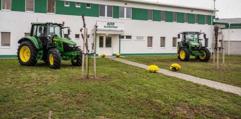 Új korszak kezdődik a Hegyfalui Alközpontban: megnyitották a felújított modern irodákat és oktatótermet!