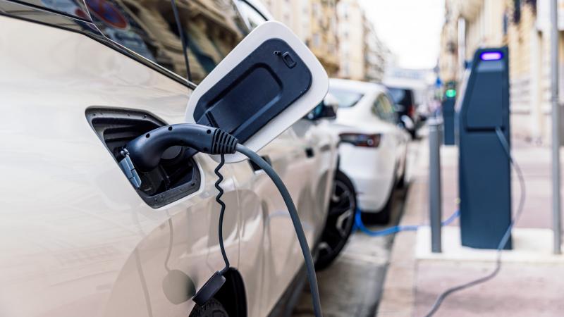 Szeptemberben világszerte soha nem látott mennyiségű elektromos autót értékesítettek.