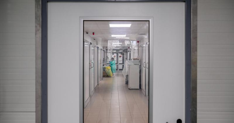 Új fejezet nyílik a daganatos betegek kezelésében: a Debreceni Egyetem innovatív megoldásként automatizált robotot alkalmaz a gyógyszerek előállítására.