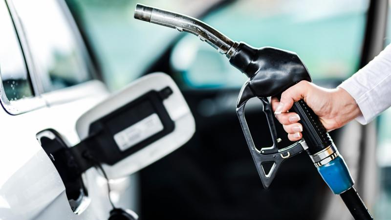 Az autósok számára valóban nehéz időszak várható a százhalombattai katasztrófa következtében, hiszen a benzinárak jelentős emelkedése is a láthatáron van - figyelmeztet a Pénzcentrum.