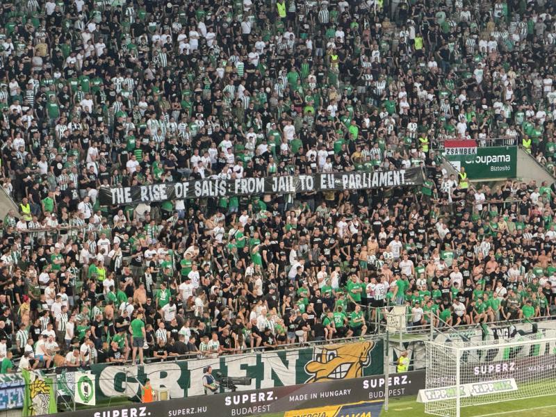 A Fradi-szurkolókat szállító vonatot nem engedték be Ausztriába.