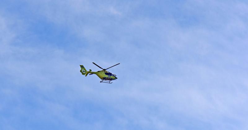 Sajnálatos módon egy 19 éves magyar fiatal életét vesztette Ausztriában, mivel a mentőhelikopter nem tudott landolni.