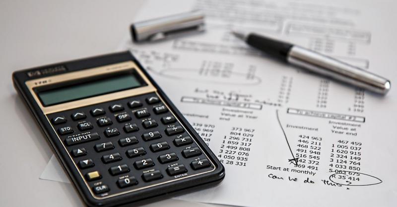 A NAV új intézkedése lehetővé teszi, hogy a szabályokat megszegő cégek gyorsabban eltávolíthatók legyenek a feketelistáról. Ez a könnyítés jelentős előnyöket kínál a vállalkozások számára, akik így könnyebben visszatérhetnek a jogszerű működéshez.